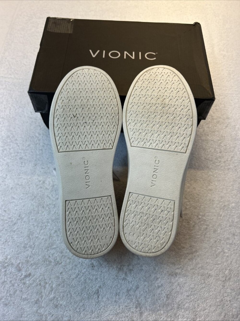 Vionic Winny Fashion Sneakers Gold Metallic Leather Women SZ 8.5 NEW in Box - Picture 5 of 10